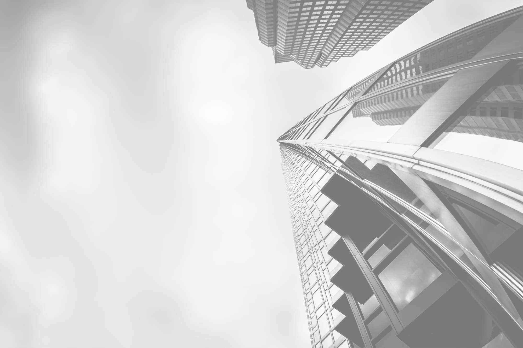 Grupo R, líder nacional en el ramo de construcción y gasolinero.